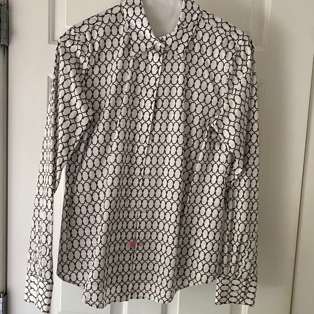 Like new… sophisticated Talbots ladies blouse 🌸